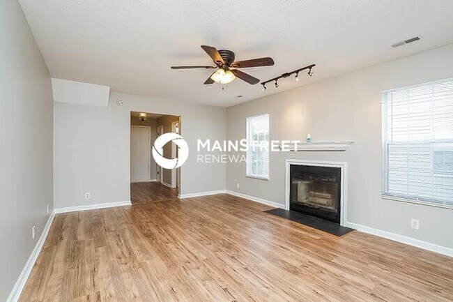 Building Photo - 3 Bedroom Pet-Friendly Home in Nashville, TN with Main Street Renewal