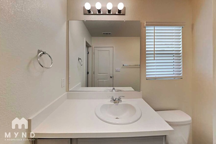 Building Photo - 3049 Pruett Dr