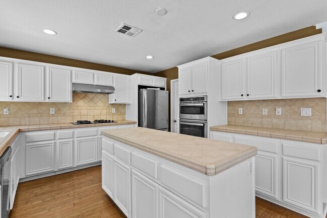 Building Photo - 16636 China Berry Ct