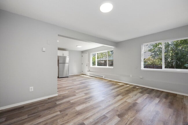 Building Photo - Renovated Basement level unit - West Linn, OR