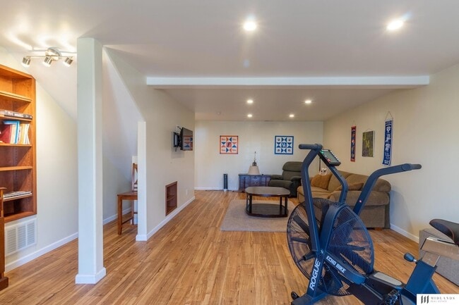 Building Photo - 8717 S 67th St