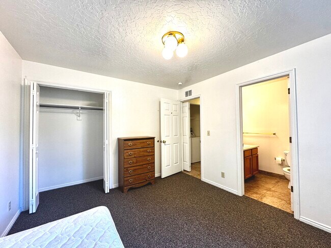 Building Photo - Nottingham Apartments