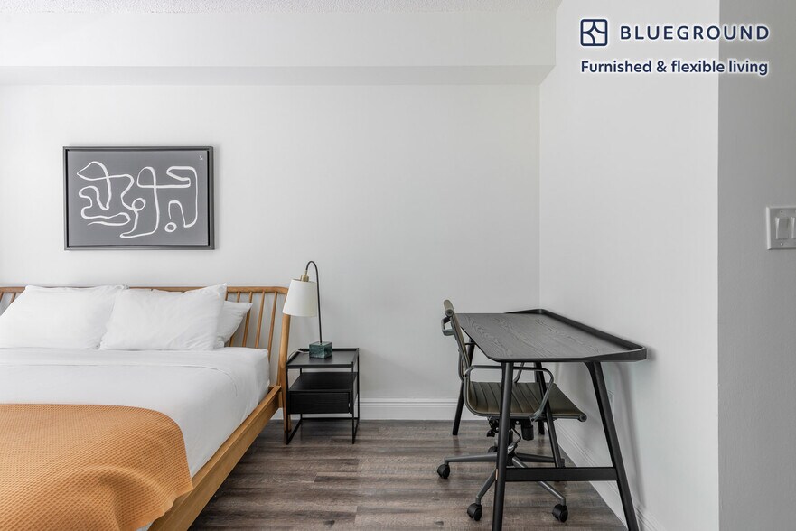 Building Photo - 16950 N Bay Rd