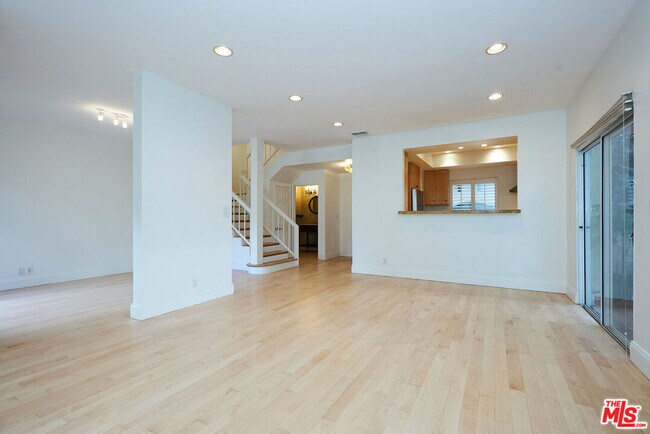 Building Photo - 2708 Arizona Ave
