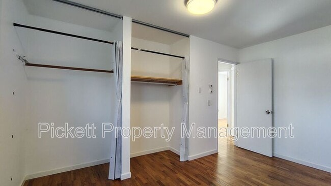 Building Photo - 1316 E Hope St