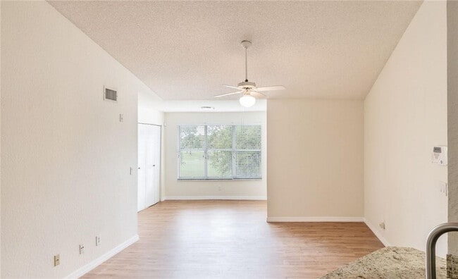 Building Photo - 417 Vista Isles Dr