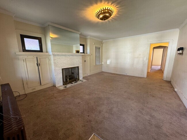 Building Photo - Mary Lou Molnar 111