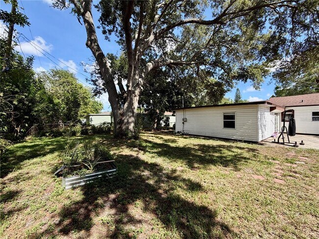 Building Photo - 2533 48th Ave N