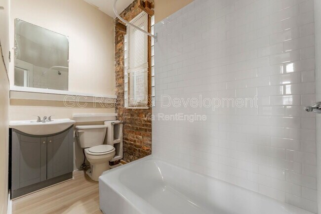 Building Photo - 3328 W Chicago Ave