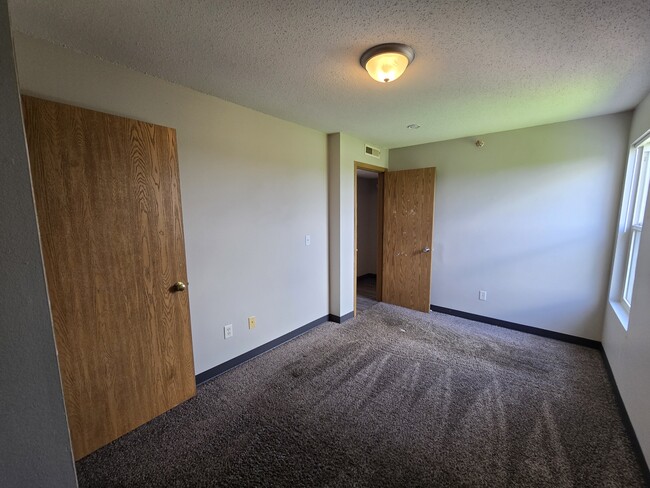 Building Photo - 60 Miller Ave SW