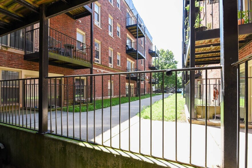 Building Photo - 5657 N Magnolia Ave