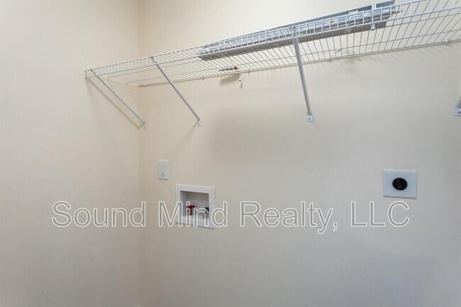 Building Photo - 1708 Dallas St