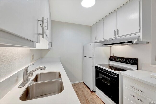 Building Photo - 564 N Bellflower Blvd