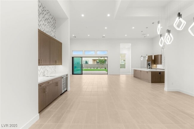 Building Photo - 10793 Vista Altura Ave