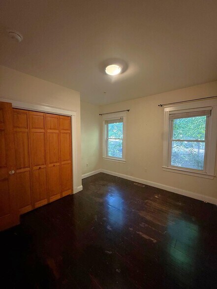 Building Photo - 6 Giles Park