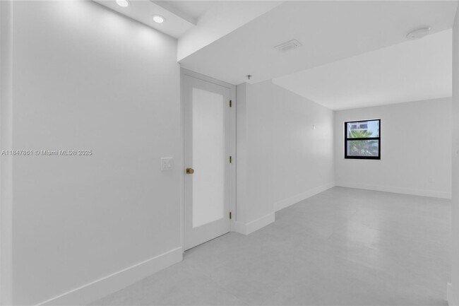 Building Photo - 1201 S Ocean Dr