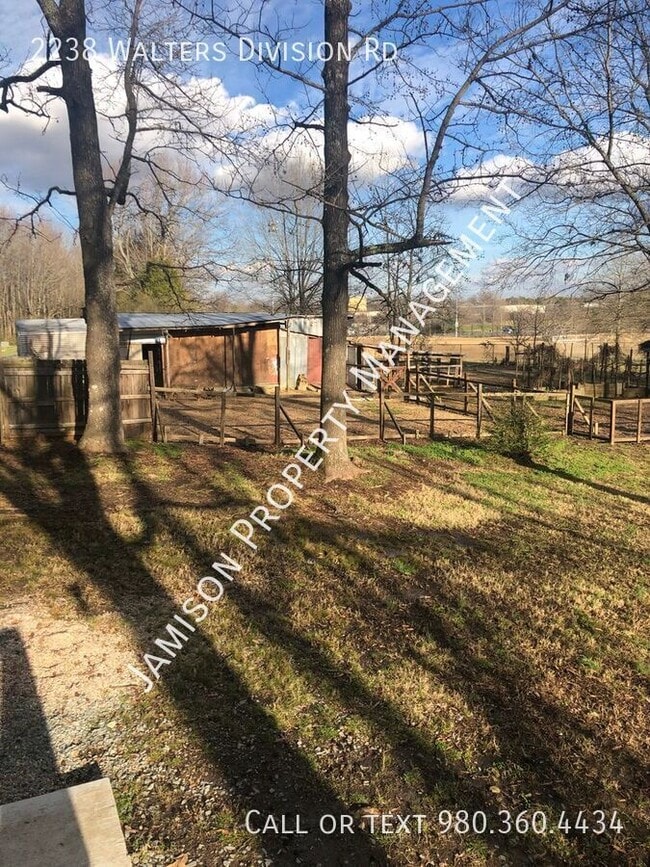 Building Photo - 2238 Walters Division Rd