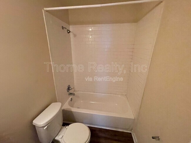 Building Photo - 400 E Northern Blvd