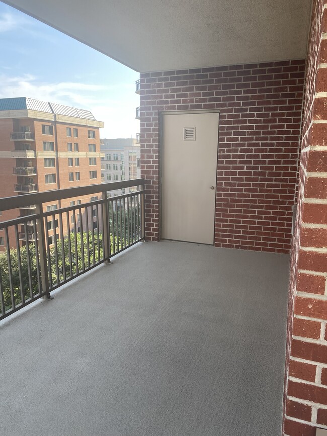 Balcony - 901 N Monroe St