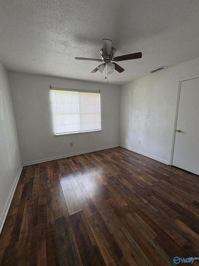 Building Photo - 21045 Myrtlewood Dr