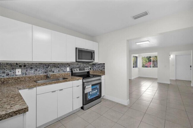 Building Photo - 2 bedroom in North Miami FL 33161