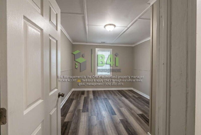 Building Photo - 907 L S Glencamp Way