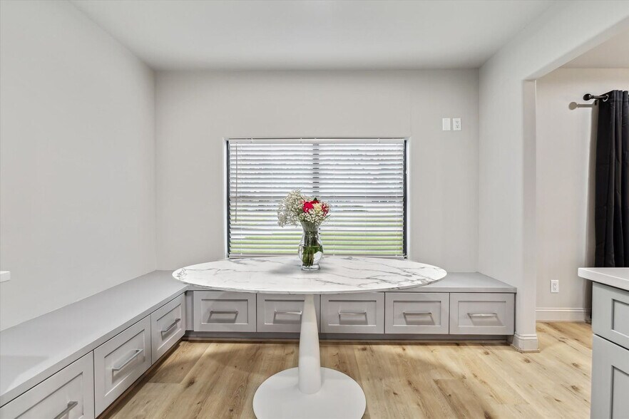 Building Photo - 5615 Cerritos Dr