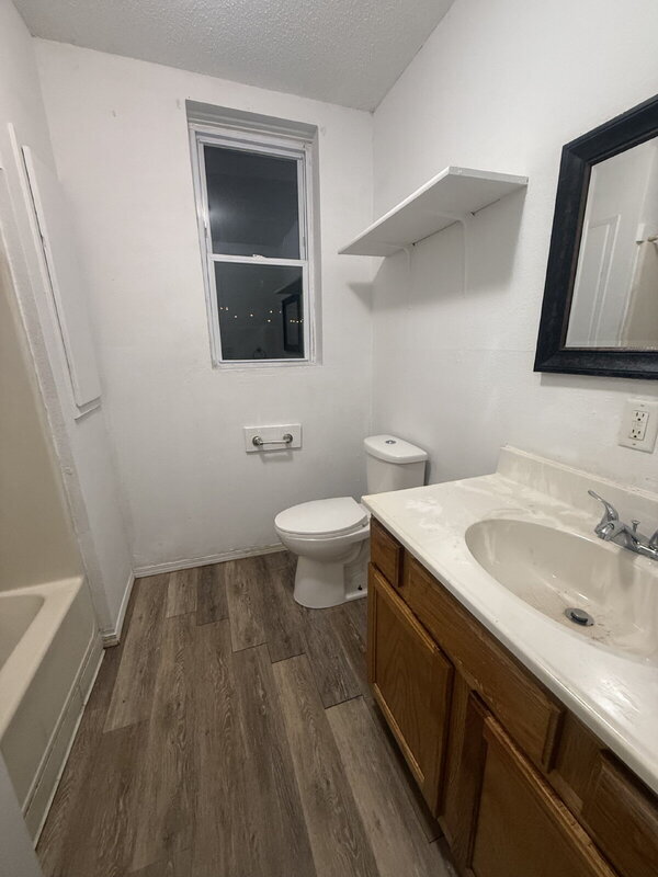 Building Photo - 1513 Des Moines St