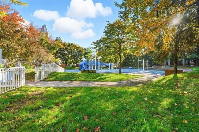 Building Photo - 4 Constellation Pl