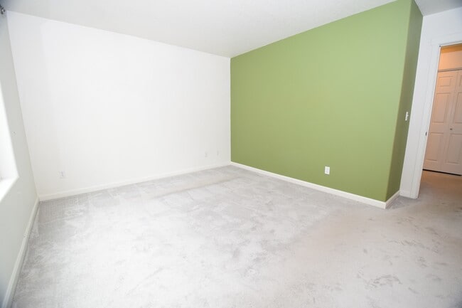Building Photo - 432 NE 57th Ave