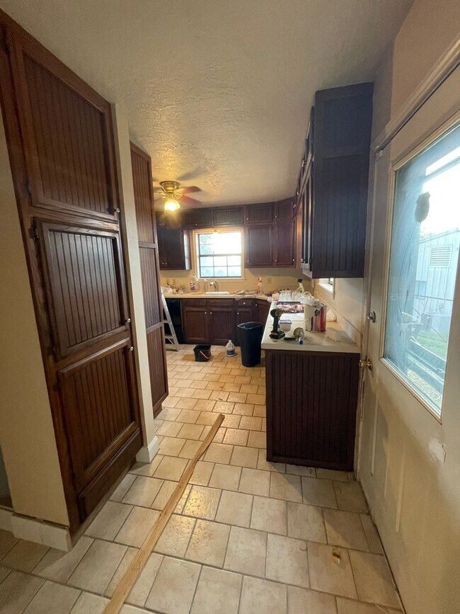 Building Photo - NEW ON MARKET