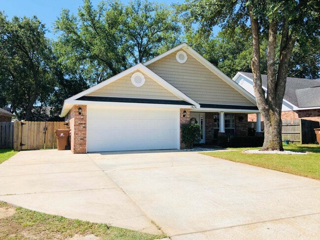 Primary Photo - Pretty home in Biloxi!