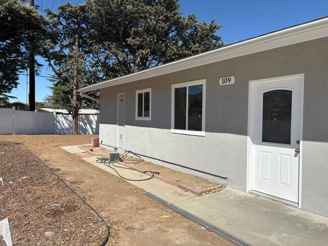 Building Photo - Fully Renovated 3-Bed in the heart of Teha...