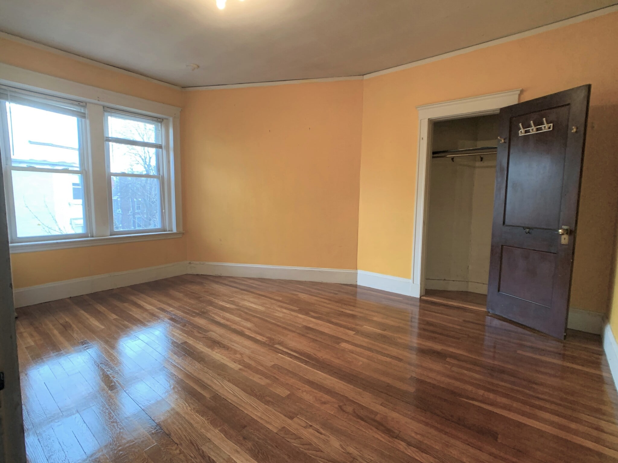 Building Photo - 154 Thorndike St