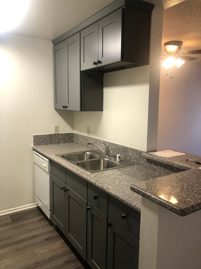 Building Photo - 1791 N Sycamore Ave