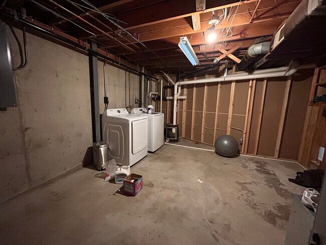 Building Photo - 4 Bed 2 Bath Home In Andover!