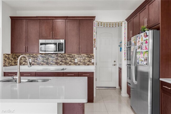 Building Photo - 3 br, 2.5 bath Townhome - 10015 Akenside Dr