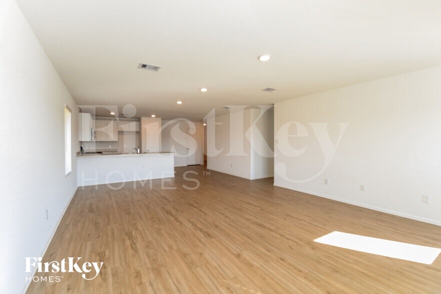 Building Photo - 508 Maple Bnd Ln