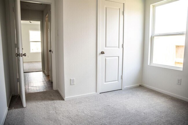 Building Photo - 10288 Prairie Dunes Ln