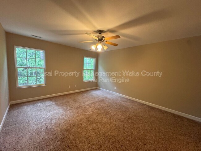 Building Photo - 912 Spring Meadow Dr