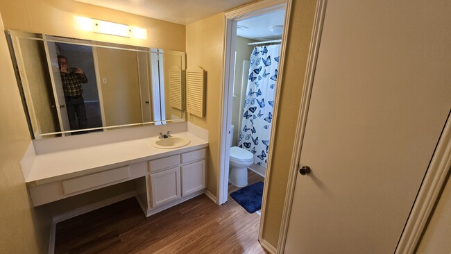 Building Photo - 135 April Point Dr N