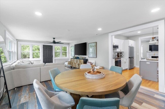 Building Photo - 420 E 6th Ave