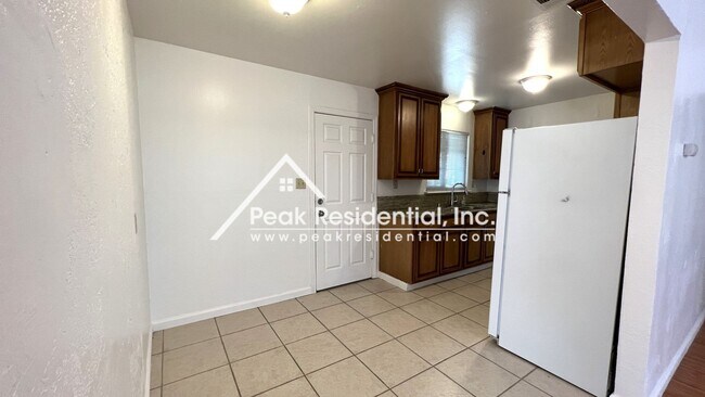 Building Photo - Nice 4bd/3ba House with 2 Car Garage