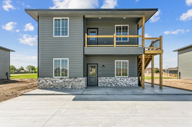 Building Photo - 105 Meadowbrook Dr