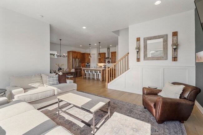 Building Photo - Beautiful 4 bed 2.5 bath home