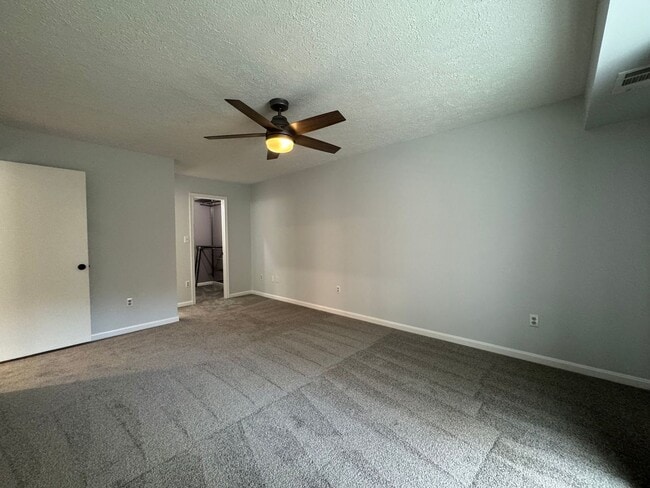 Building Photo - Sun-filled And Spacious 2 Bed 2 Bath Condo With Balcony In Desired Willow Point