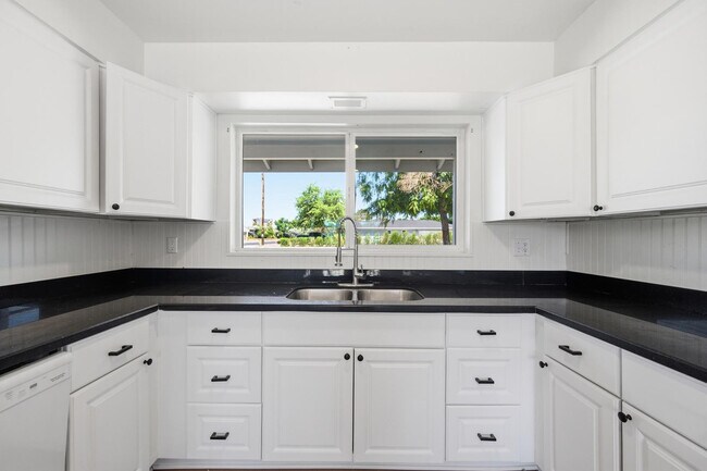 Building Photo - 2558 N 40th St