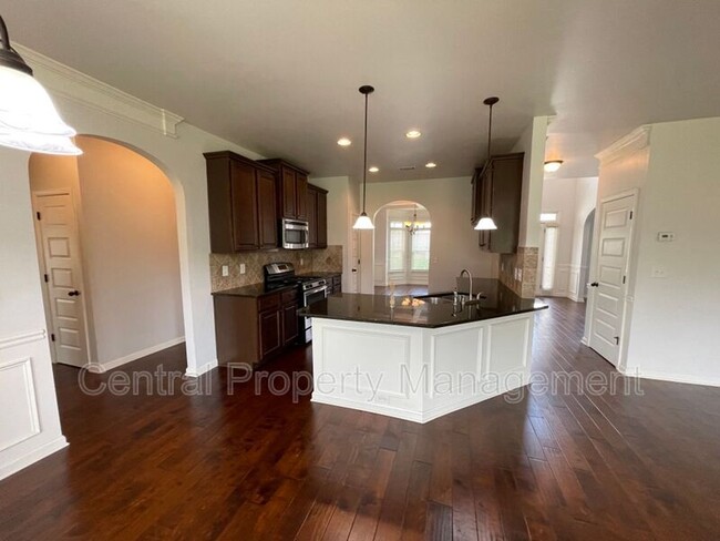 Building Photo - 514 W Holloway Dr