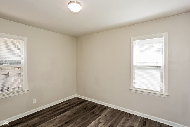 Building Photo - 5301 E 19th Pl