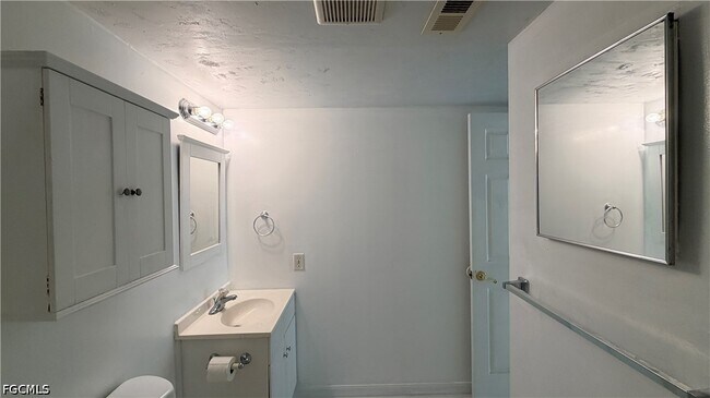 Building Photo - 3407 Winkler Ave
